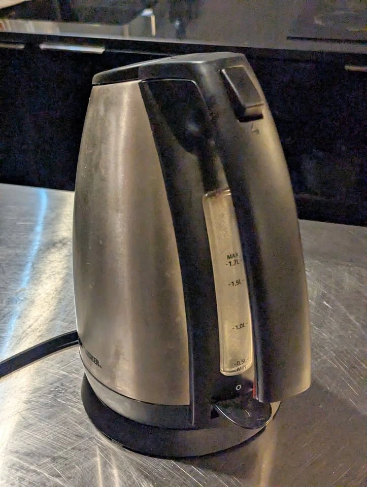 Black & Decker 1.7L Cordless Electric Kettle