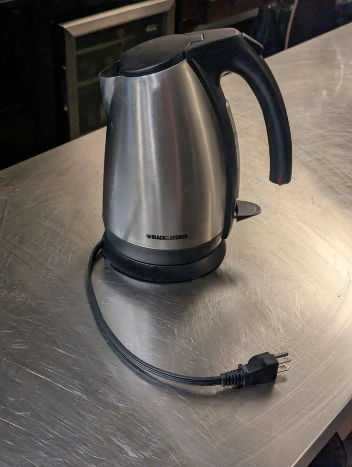 Black & Decker 1.7L Cordless Electric Kettle - photo 3