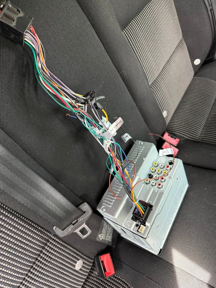 6.2" Double Din Bluetooth Radio - photo 2