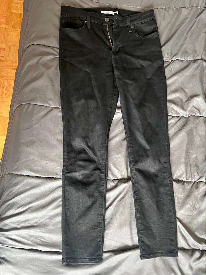 Levi’s 721 Women’s Black Jeans Size 28