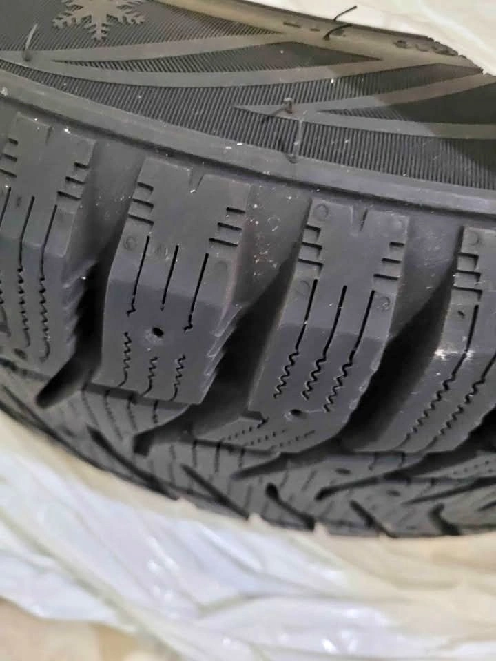 🔥 Moving Sale: ALMOST NEW WINTER TIRES + RIMS – ONLY $549! 🔥