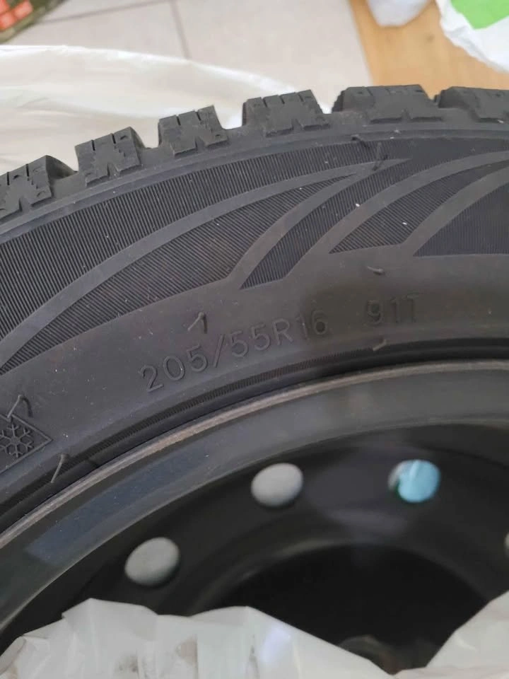 🔥 Moving Sale: ALMOST NEW WINTER TIRES + RIMS – ONLY $549! 🔥 - photo 2