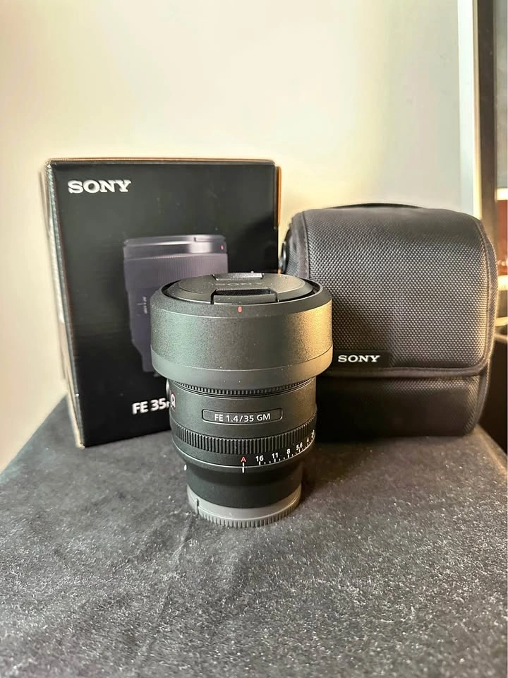 Sony FE 35mm f/1.4 GM Lens - Full Kit