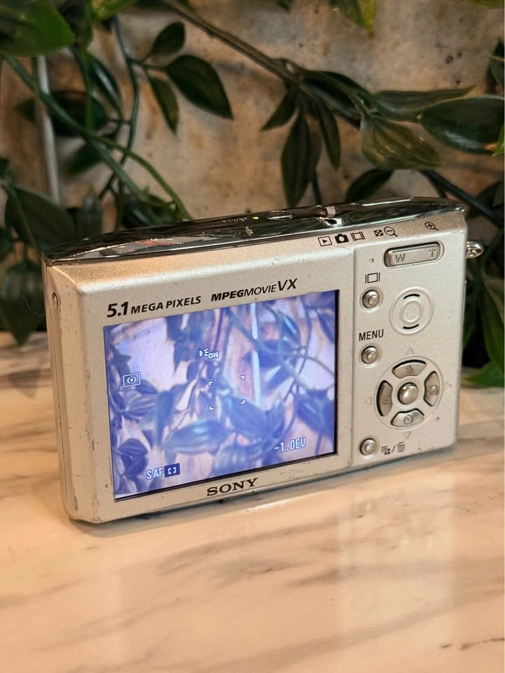 Sony Cybershot DSC-T5 Digital Camera - photo 4