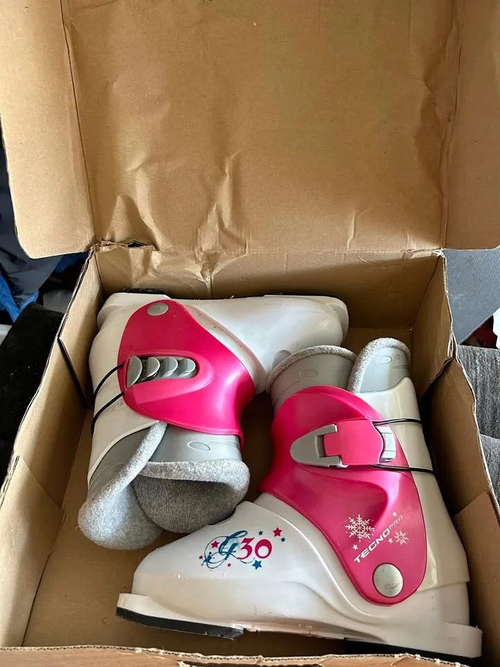Kids Ski Boots – TecnoPro G30 (EUR 32 / Mondo 20.5) thumbnail