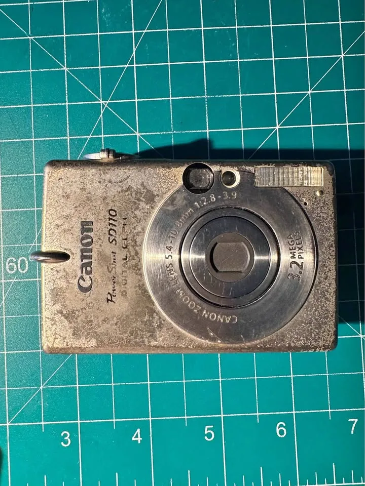 Canon PowerShot SD110 Digital Camera – For Parts/Repair thumbnail