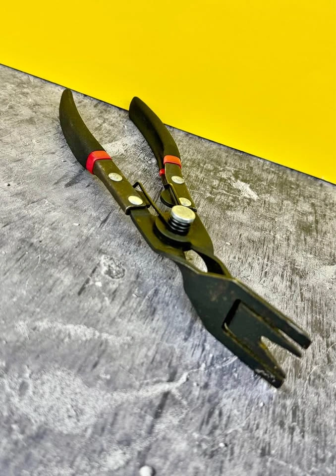 Panel Clip Removal Pliers - Auto Trim Tool
