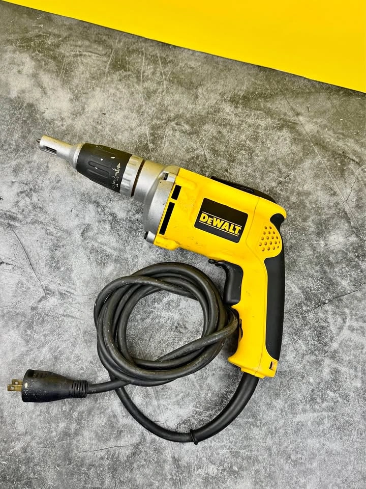 DEWALT Drywall Screw Gun, 6.3A, 4000 RPM, VSR, 8 ft Cord | Used