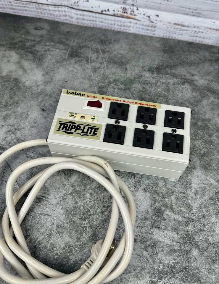 Tripp Lite Isobar ISOBAR6ULTRA Surge Protector, 6 Outlet, Metal - photo 3