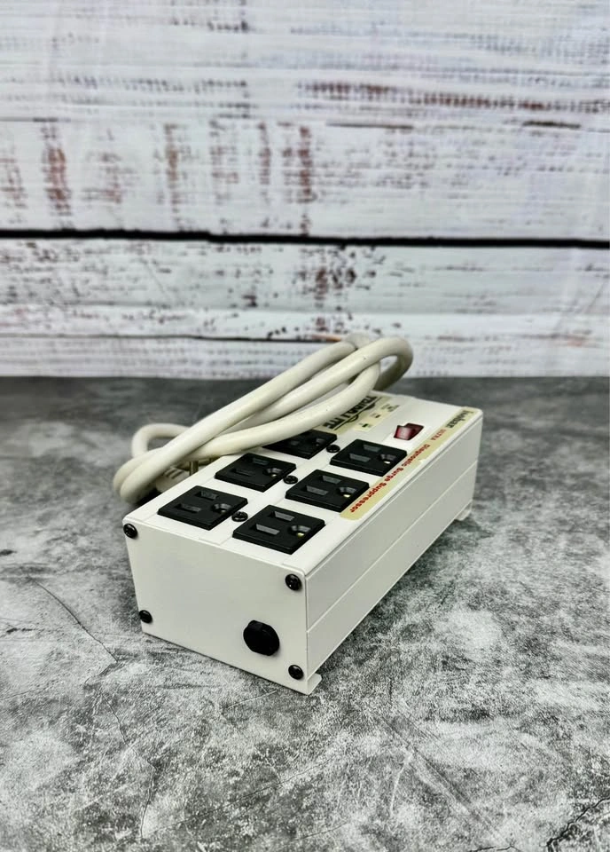 Tripp Lite Isobar ISOBAR6ULTRA Surge Protector, 6 Outlet, Metal - photo 4