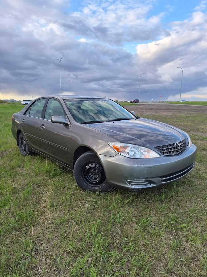 2004 Toyota Camry LE V6 - photo 2