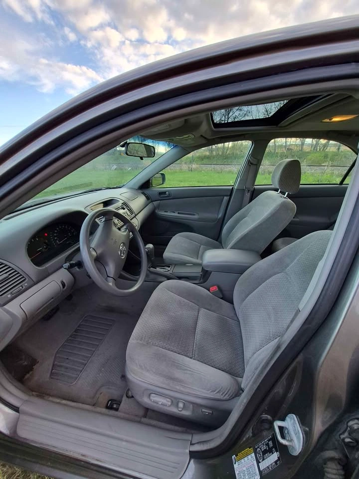2004 Toyota Camry LE V6 - photo 5