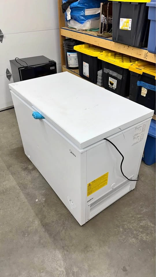 Midea 10.3 CuFt. Chest Freezer