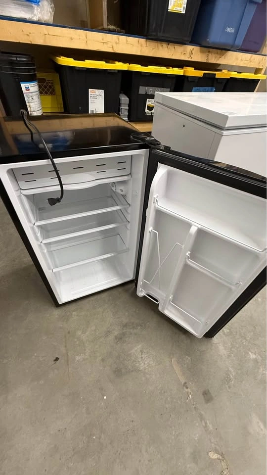 RCA 3.2 cuft Black Mini Fridge - photo 3