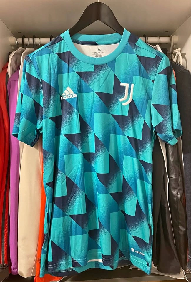 Juventus Men's Size L Adidas Soccer Jersey