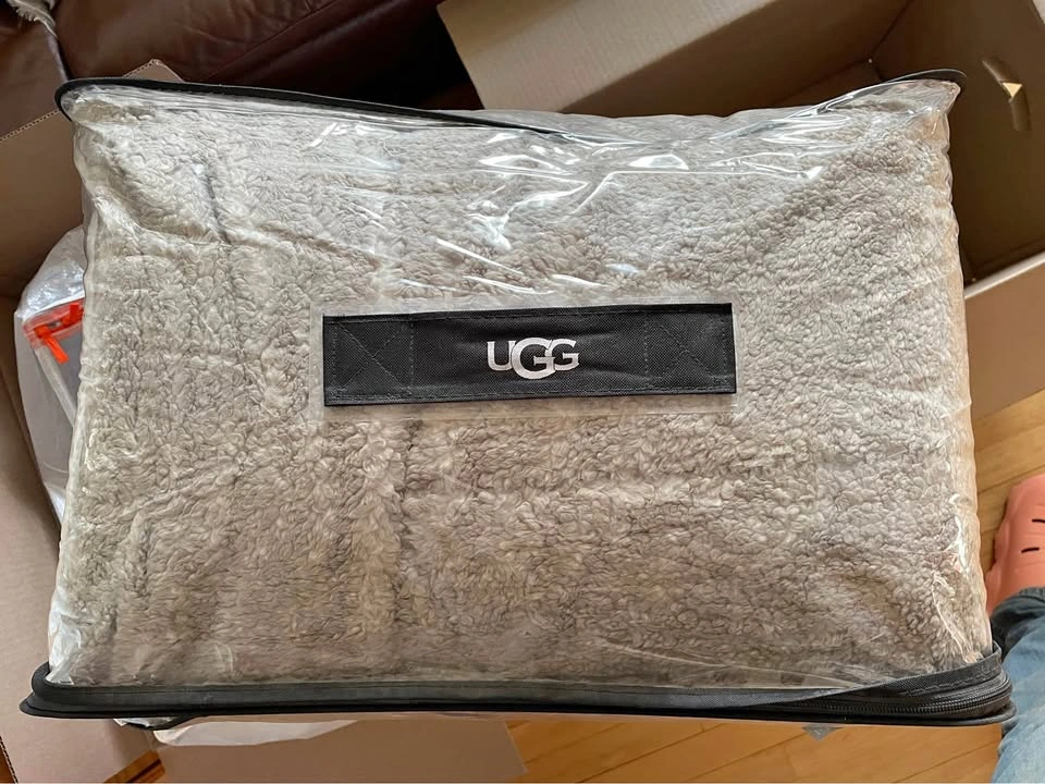 UGG Luxury Plush Blanket - Queen/Full - Brand New