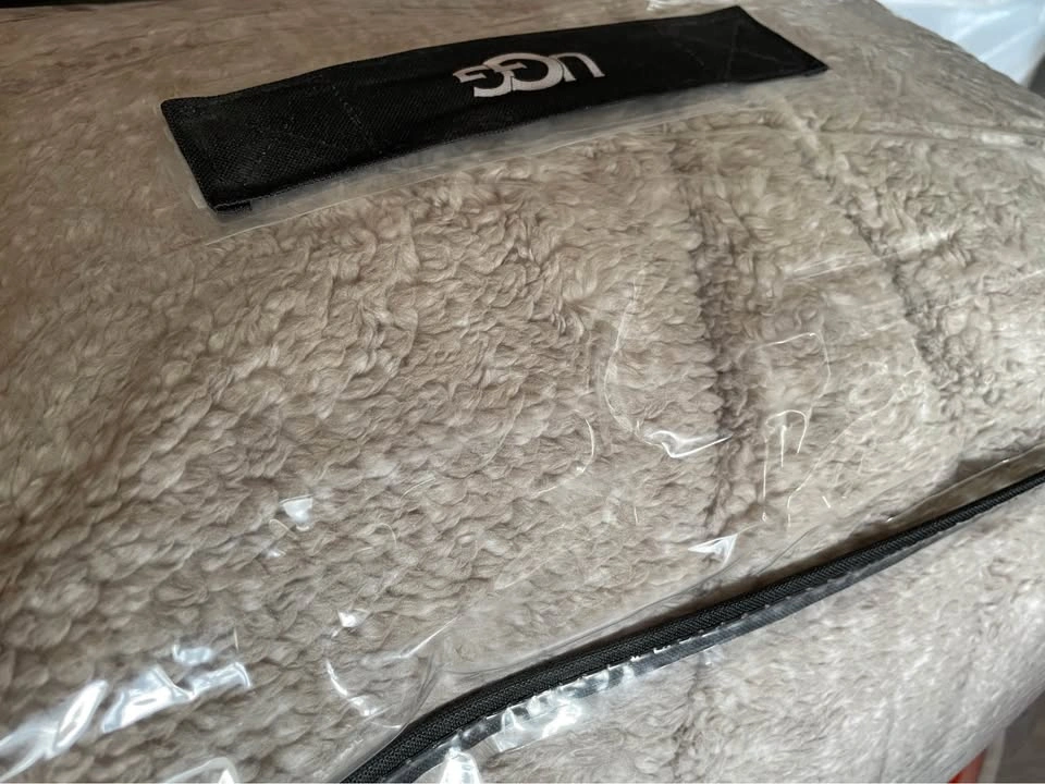 UGG Luxury Plush Blanket - Queen/Full - Brand New - photo 4