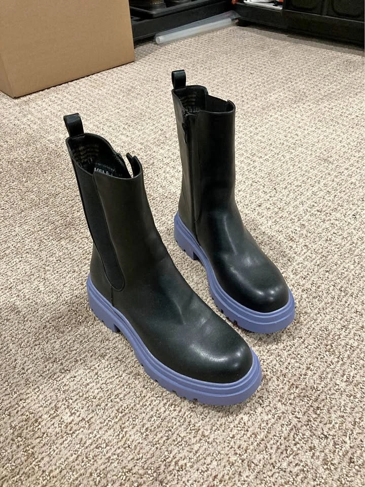 High-Top Boots - Bold Lavender Sole - Women's 9 / Men's 8