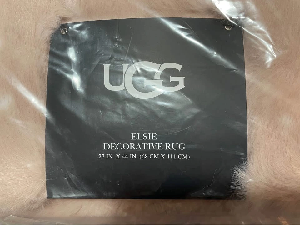 New & Sealed UGG Luxury Large Rugs - 27x44 inch - photo 2