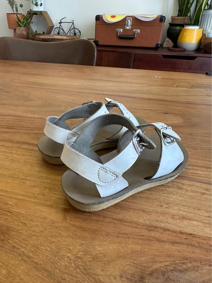 Saltwater sandals, white, size 9T - photo 2