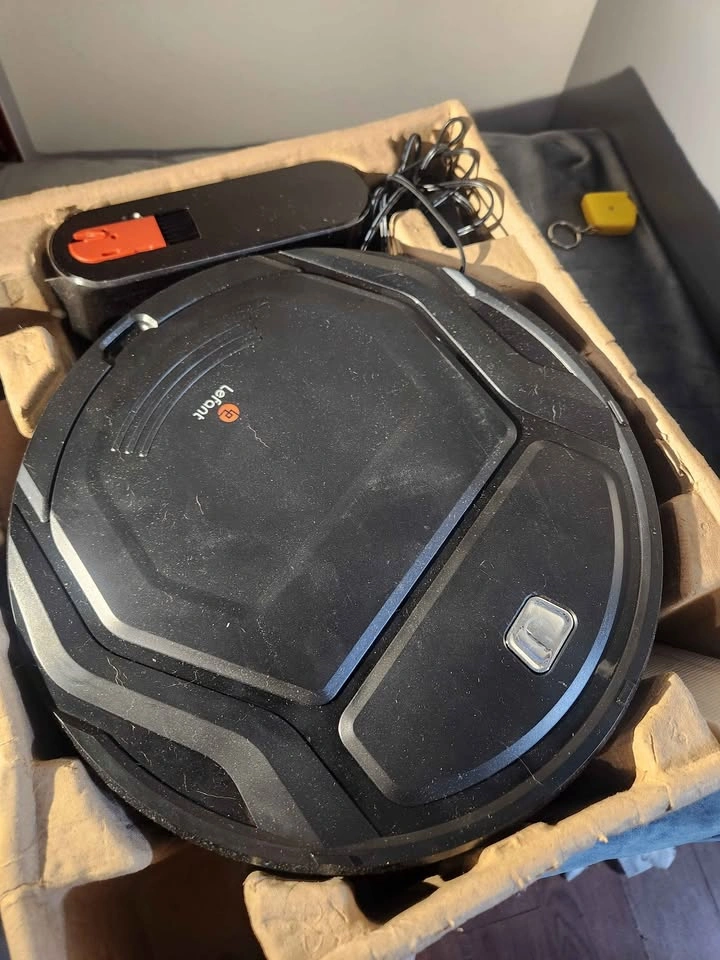 Lefant Robot Vacuum M201 - Needs Battery? - photo 2