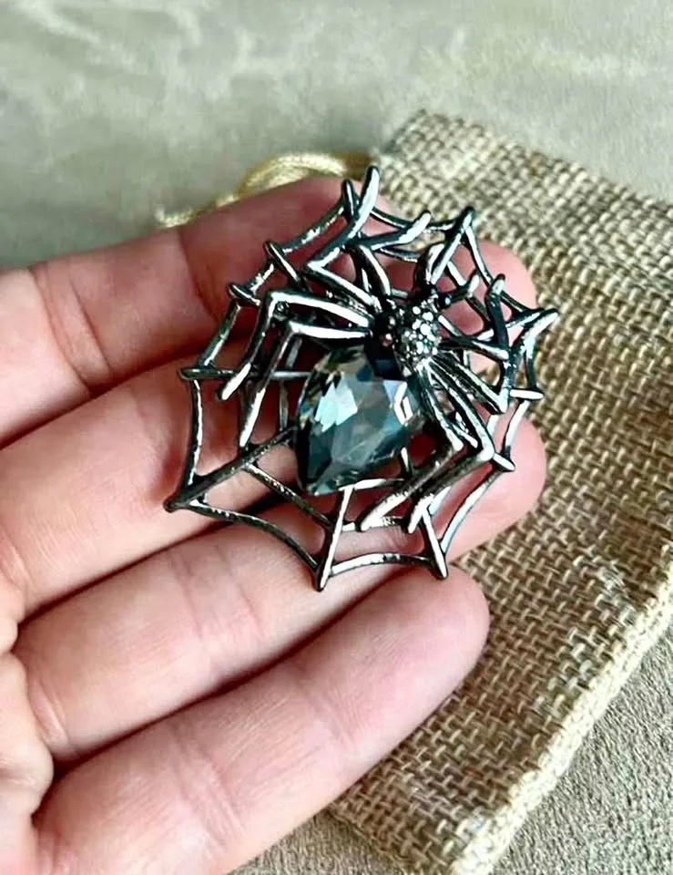 Spider web Brooch thumbnail