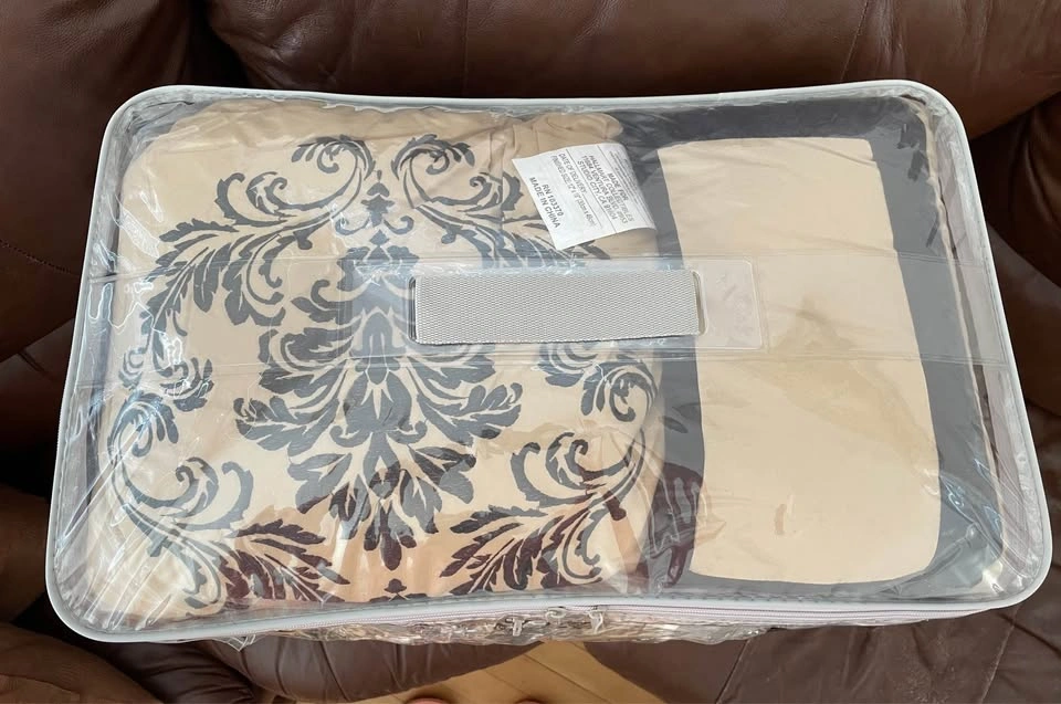 Saraya 14-Piece Queen Bed Set - Brand New - photo 3