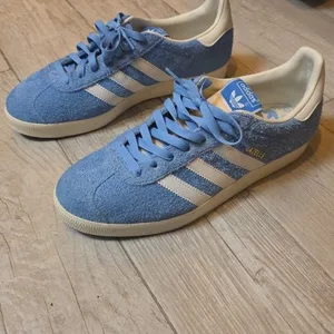 Adidas Gazelles Semi Blue Cloud Burst White