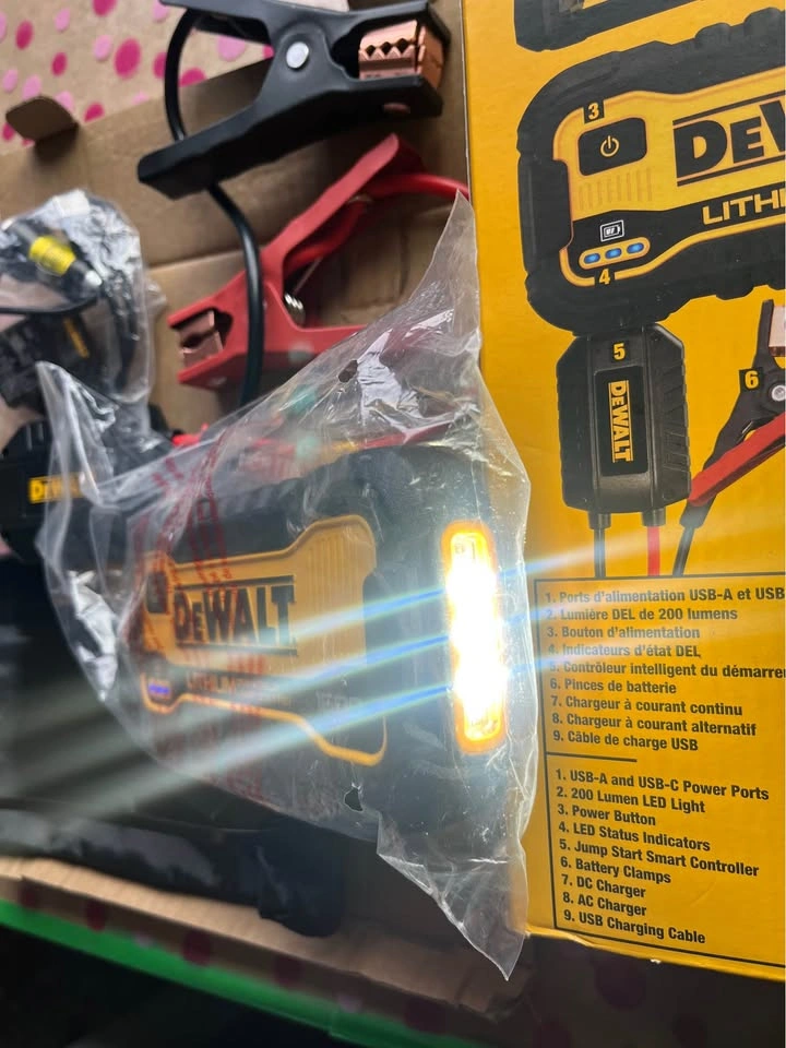 DeWalt 1600A Jump Starter – DXAELJ16CA – Portable Car Booster - photo 3