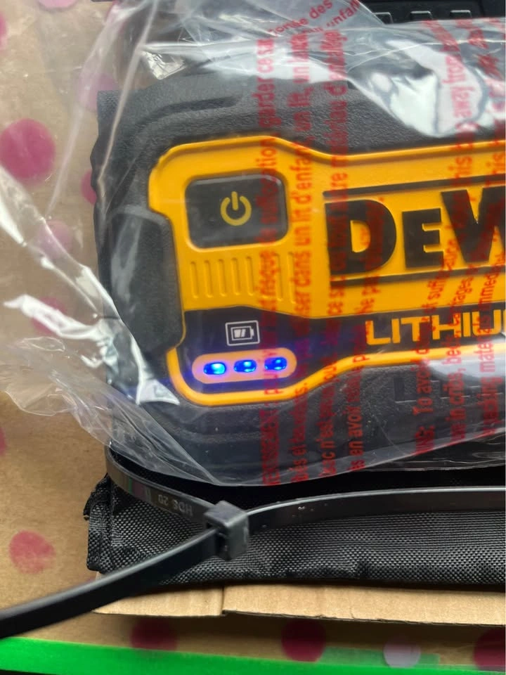 DeWalt 1600A Jump Starter – DXAELJ16CA – Portable Car Booster - photo 4