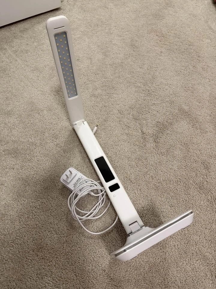 OttLite Executive LED Desk Lamp with USB Charging Port - photo 2