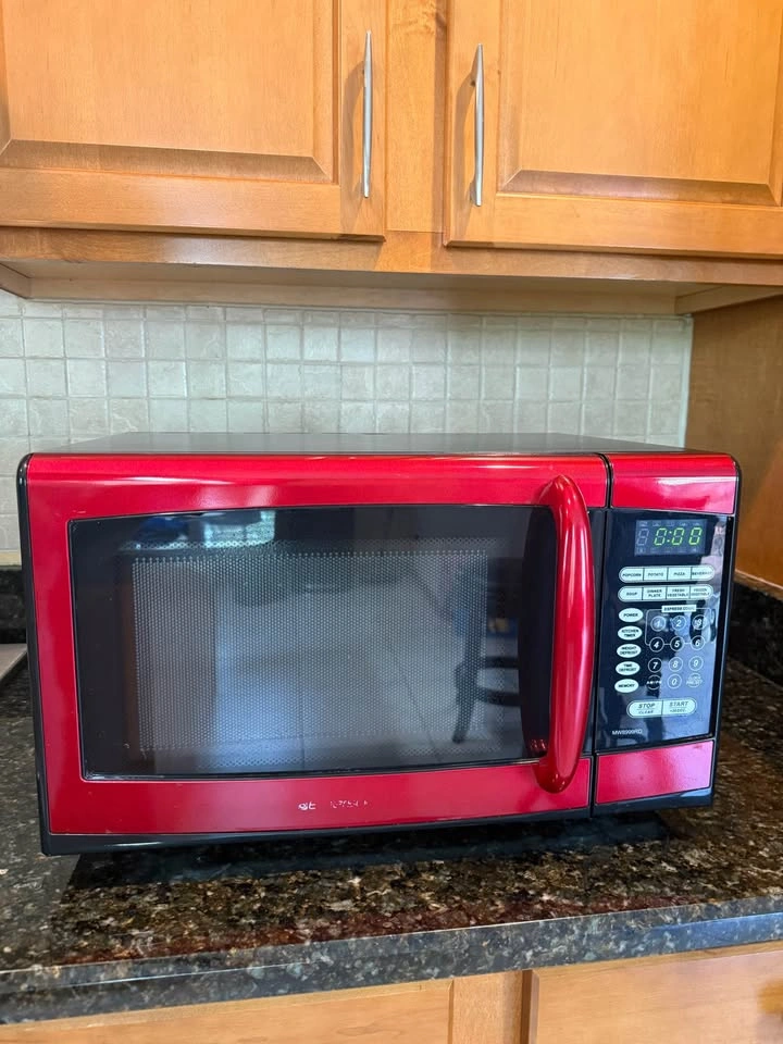 Emerson Microwave - Red (900 watt) - photo 4