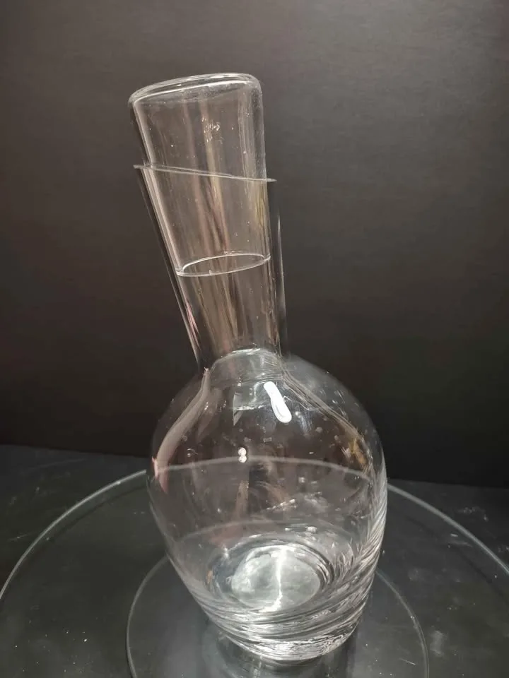 Tilt Decanter with stopper image indicator(2)