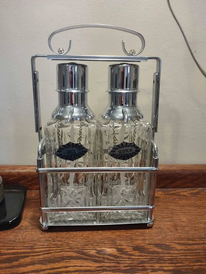 Vintage MCM Pump liquor decanter set image indicator(2)
