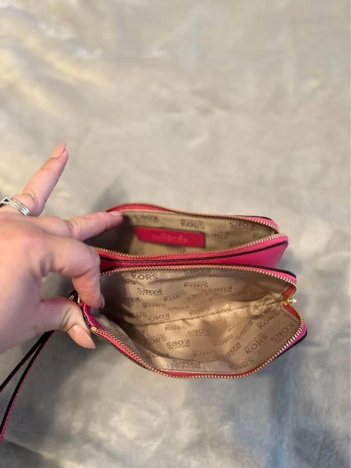 Michael Kors Wristlet - photo 3