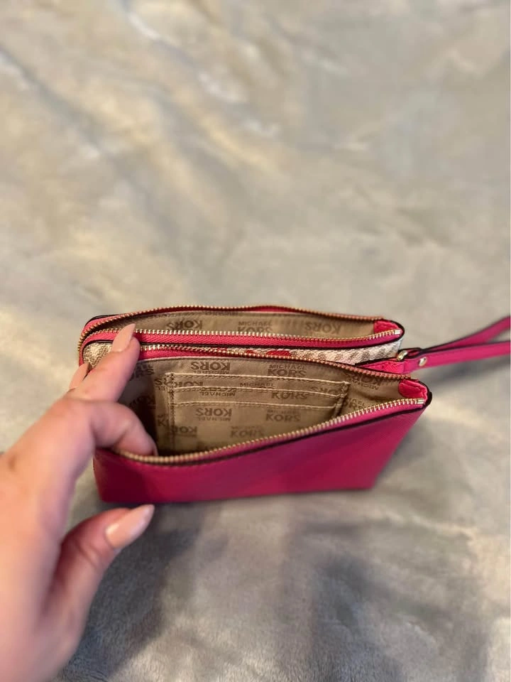 Michael Kors Wristlet - photo 4