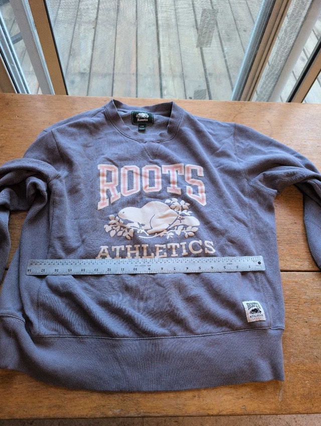 Roots Sweatshirt woman's large