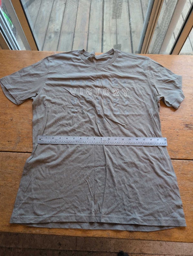 Under Armour T-Shirt Mens Large Grey