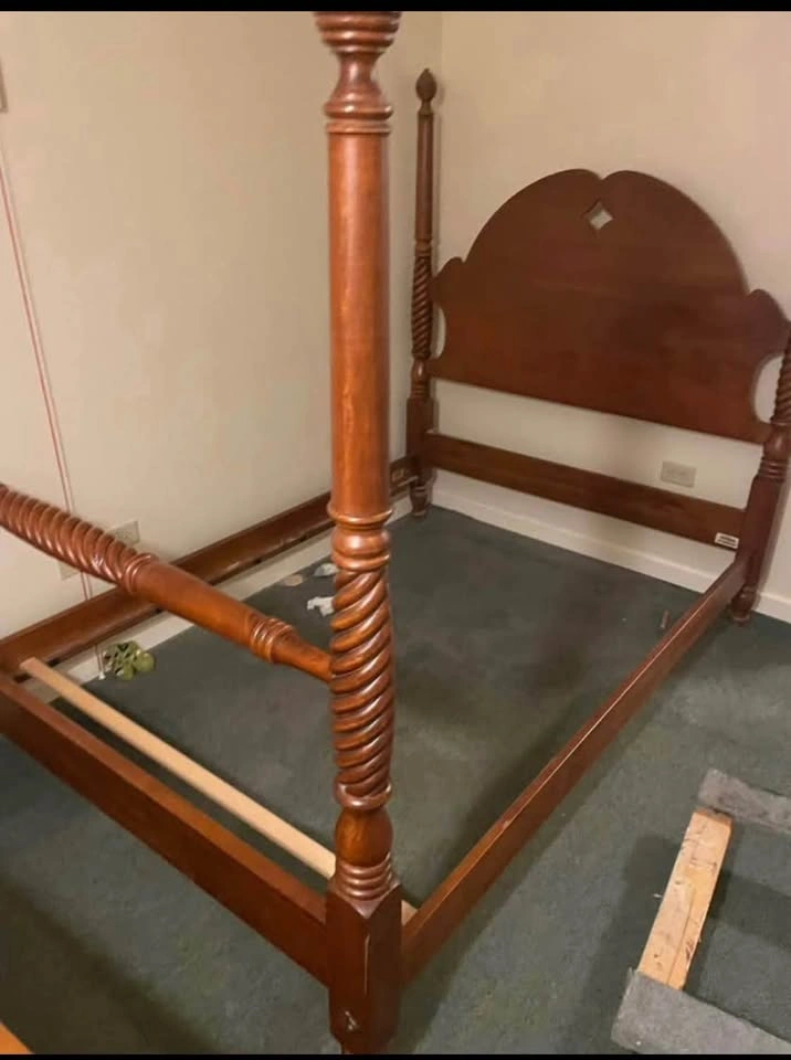 Ethan Allen Full Size 4-Post Bedframe - photo 2