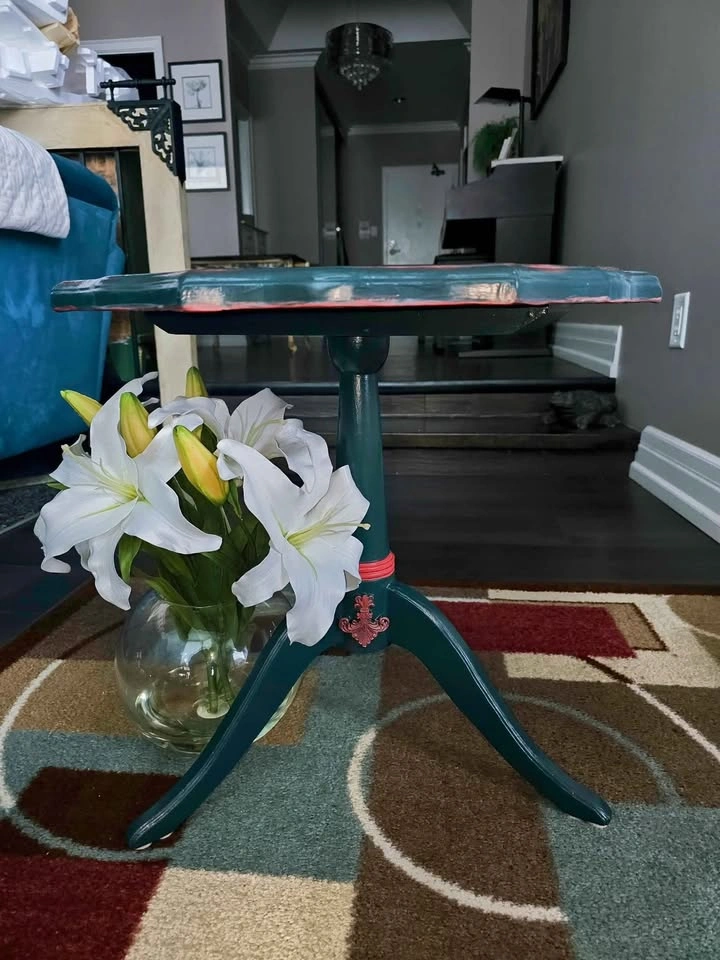 White Peacock - Accent Table - photo 4
