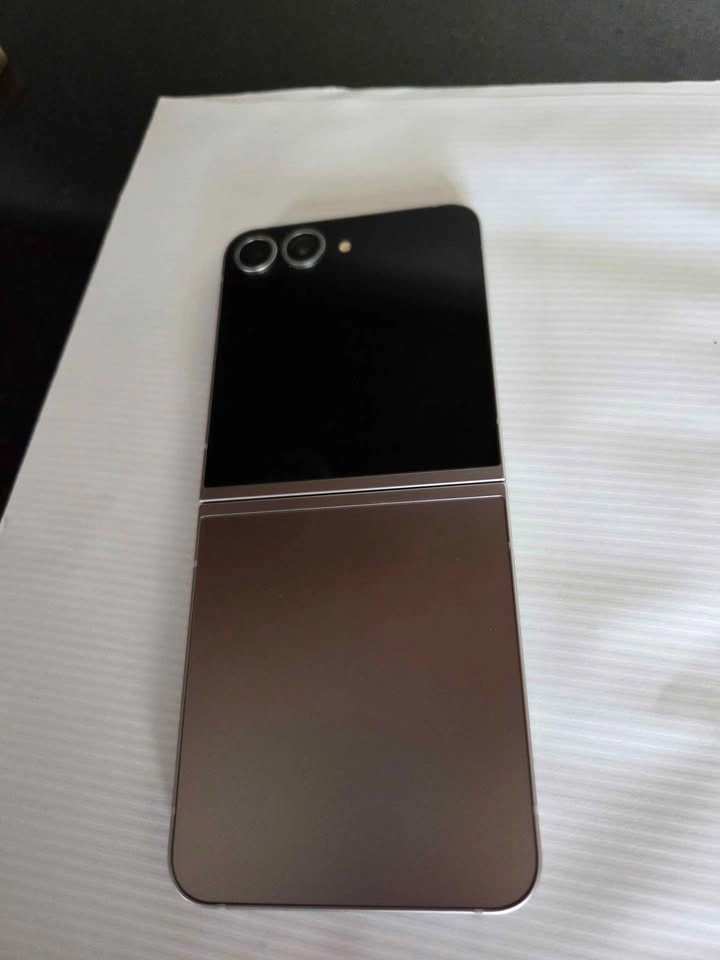 Samsung Z6 Flip - T-Mobile - photo 2
