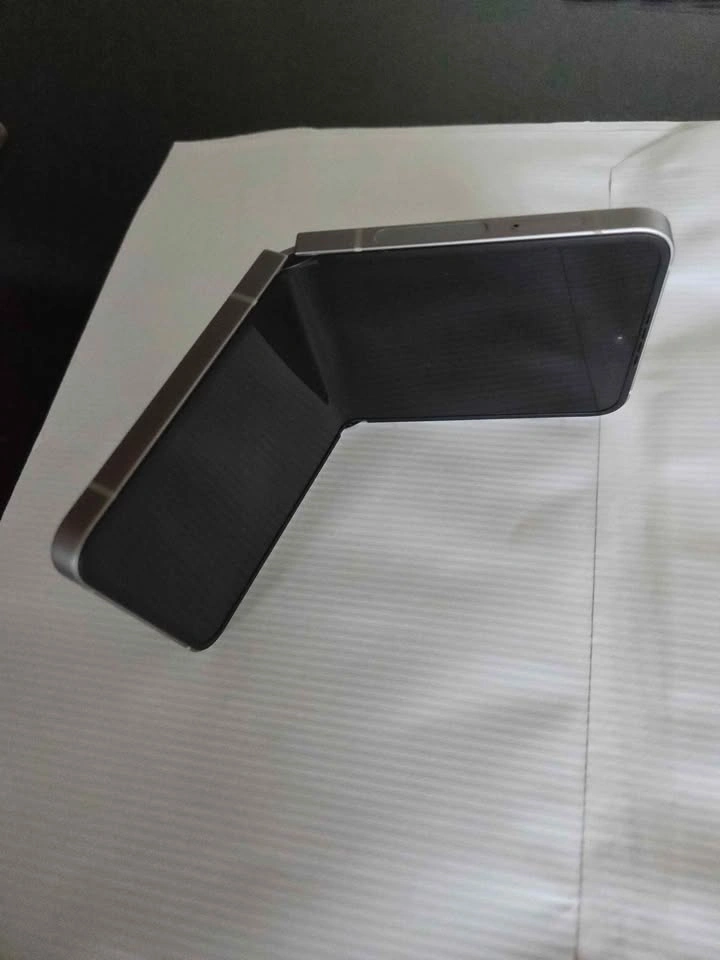 Samsung Z6 Flip - T-Mobile - photo 3
