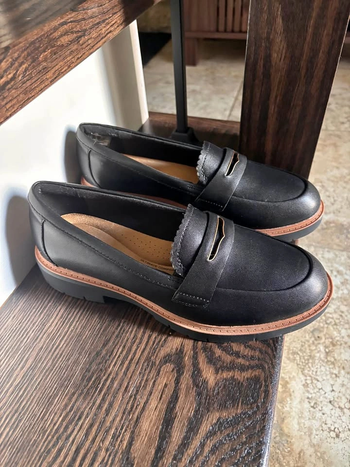 New! Clark’s Loafers Size 8 Wide Women’s