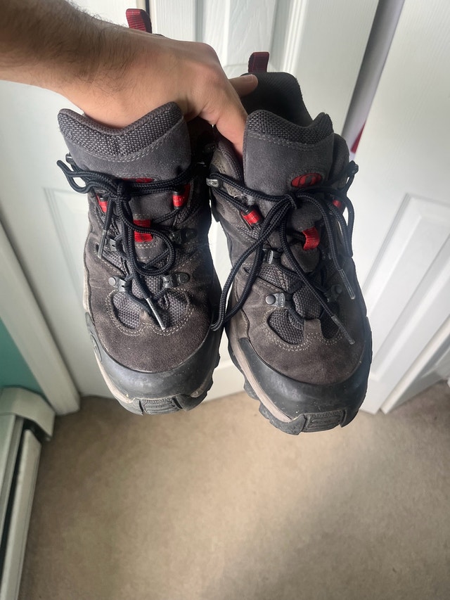Salomon Hiking Boots - Men's Size 8 - photo 2