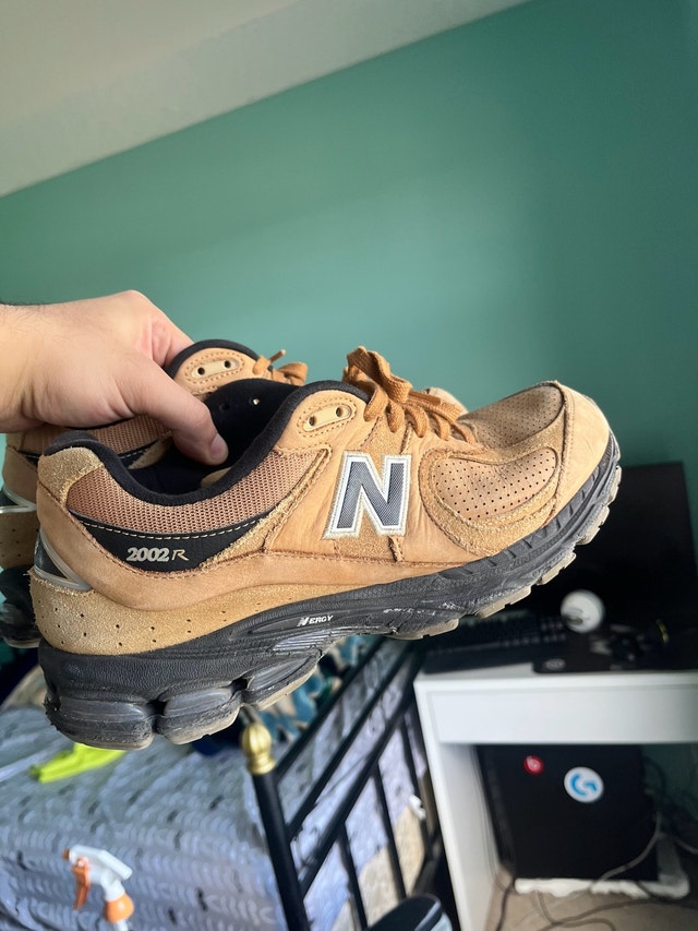 New Balance 2002R