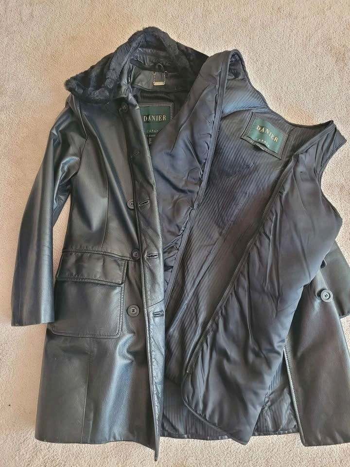 Women's Danier 3/4 Length Black Leather Jacket - photo 2