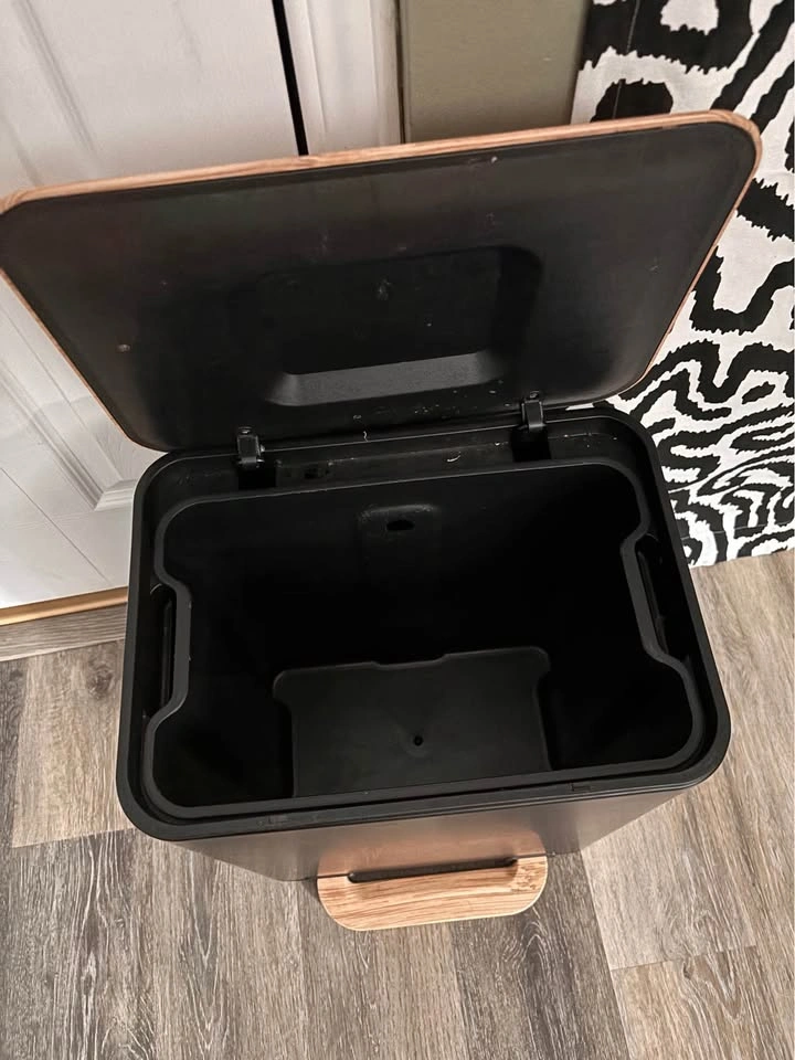 Martha Stewart Garbage Can with Lid - photo 3