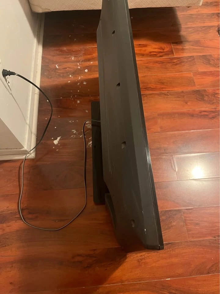 40 inch Phillips Smart TV - photo 2