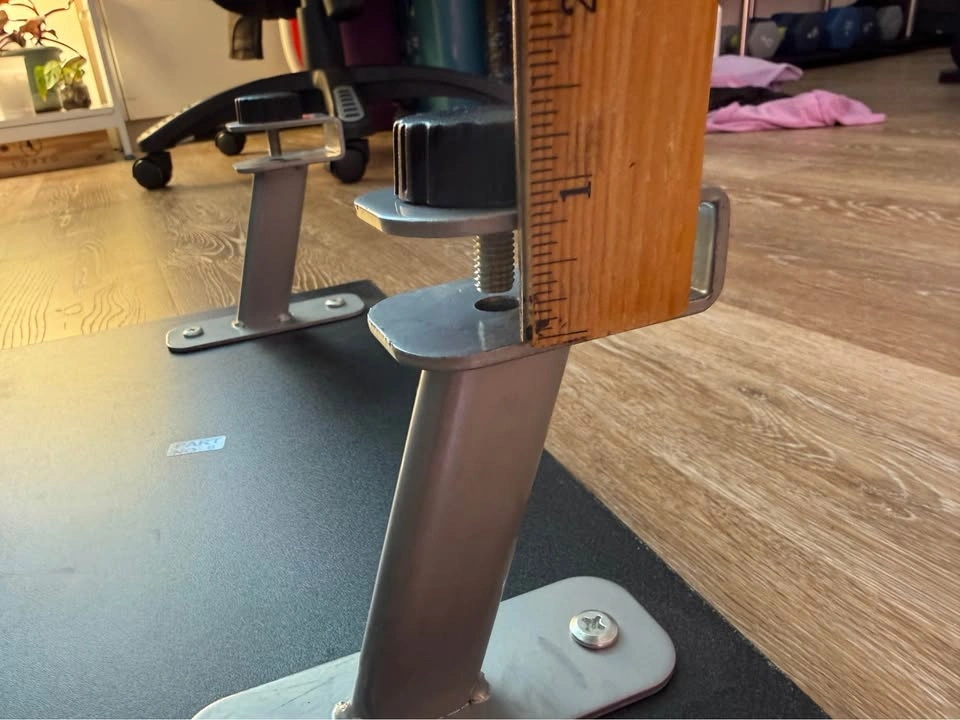 Monitor riser (if it’s listed, it’s available) - photo 4