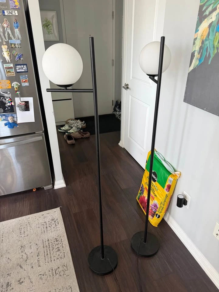 Pair of modern floor lamps - photo 3